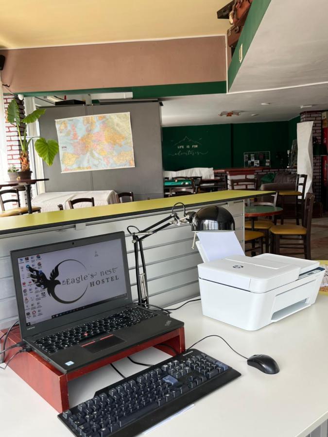 Eagle'S Nest Hostel โพสโตยนา ภายนอก รูปภาพ