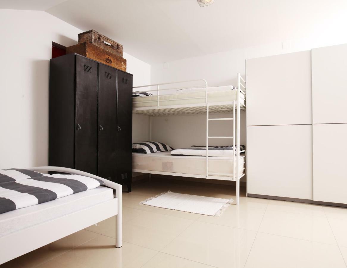 Eagle'S Nest Hostel โพสโตยนา ภายนอก รูปภาพ