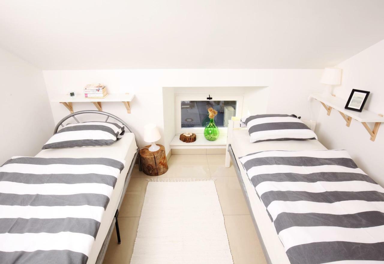 Eagle'S Nest Hostel โพสโตยนา ภายนอก รูปภาพ