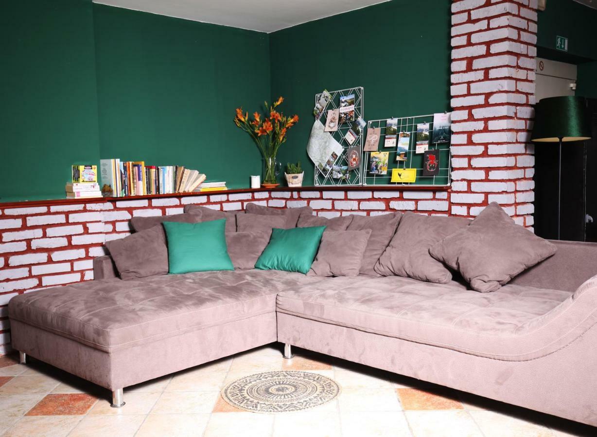 Eagle'S Nest Hostel โพสโตยนา ภายนอก รูปภาพ